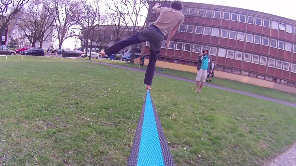 vlcsnap-2013-04-22-19h00m00s240